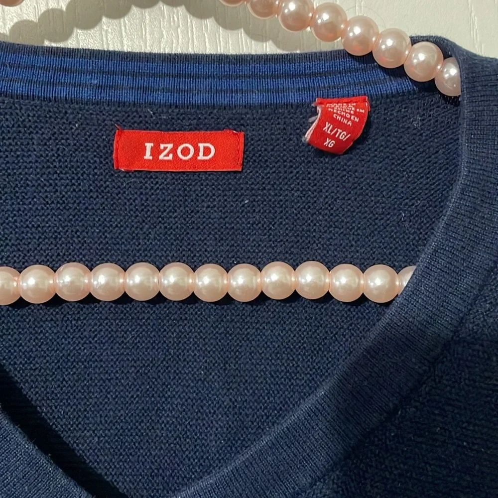 Like New! Men’s IZOD Navy Blue V-Neck Sweater - Picture 2 of 2